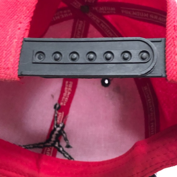 Nike Air Jordan Men's Snapback Hat Red Black OSFM Embroidered Jumpman Logo - Picture 4 of 4